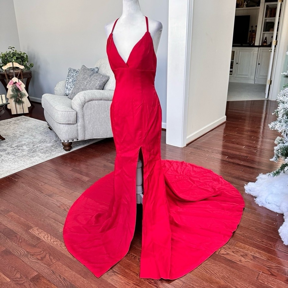 HEBEOS Limited Red Luxury Feminine Mermaid Plunge Sexy Gown Dress Medium‎